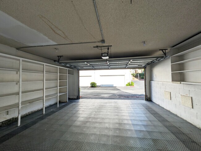 Foto del edificio - 4058 Mahaila Ave