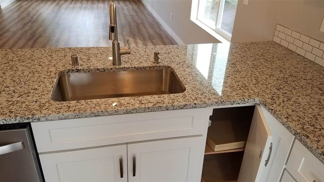 Building Photo - Beautiful Home By Esmeralda Golf Course