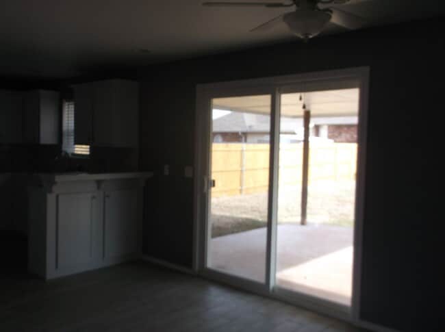 Building Photo - Nice 3 bed, 1.5 baths, 2 car garage