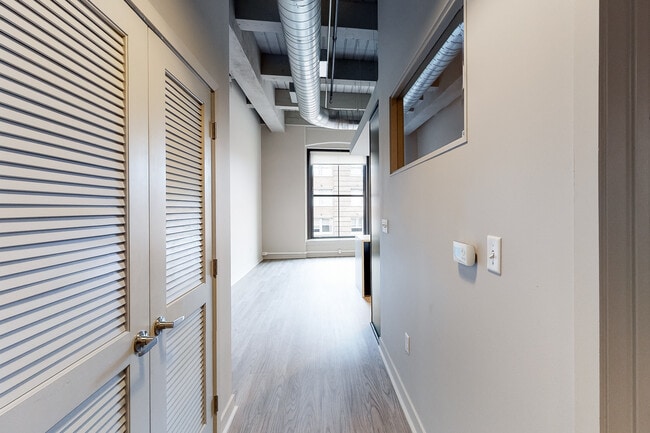 Building Photo - Roaster's Block