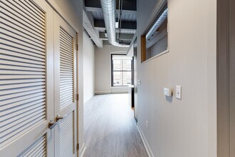 Building Photo - Roaster's Block