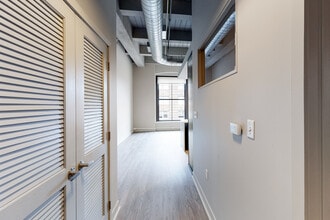 Building Photo - Roaster's Block