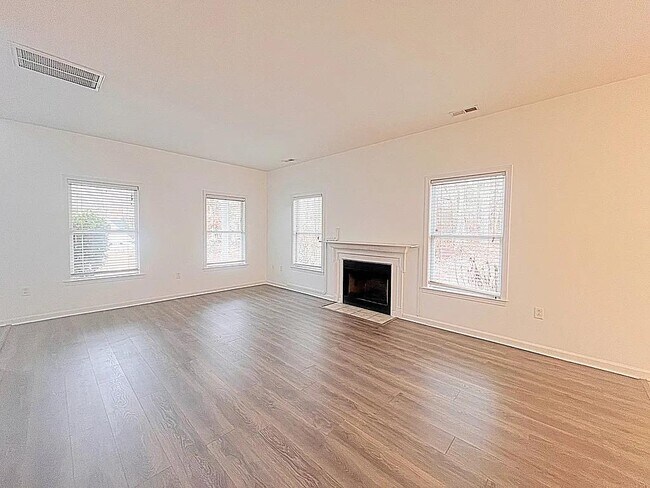 Foto del edificio - 206 Beauclair Dr