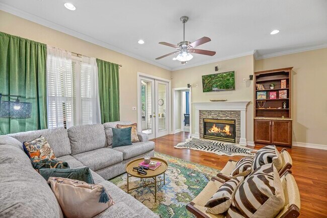 Foto del edificio - 5697 Burnside Cir