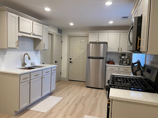 Foto del edificio - 3126 W 38th St