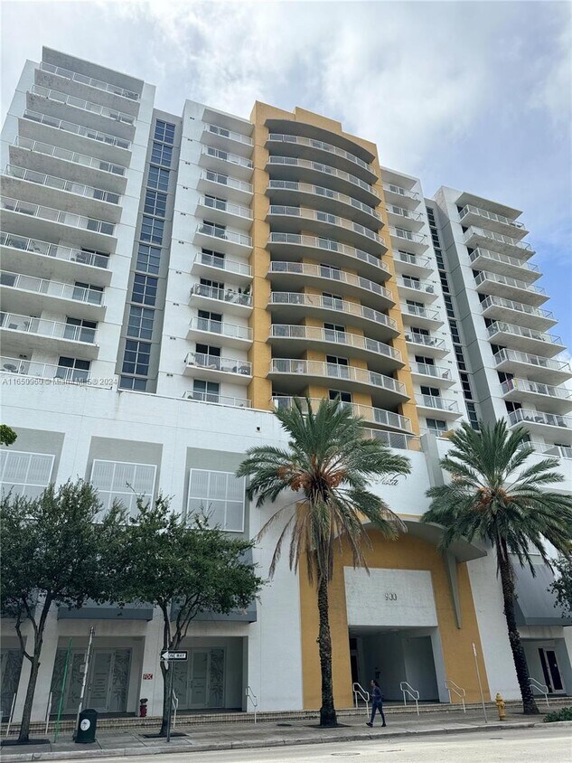 Primary Photo - 900 SW 8th St