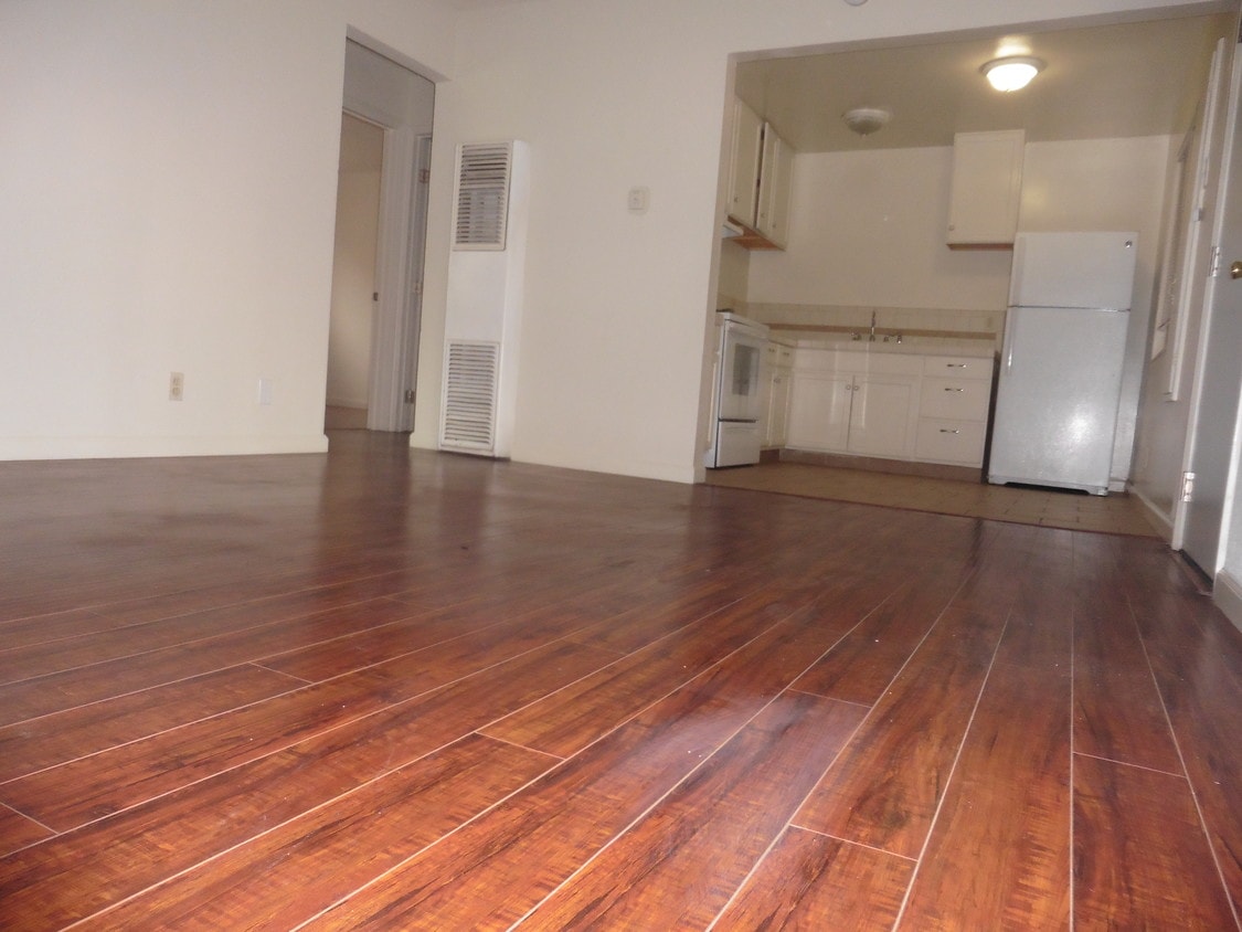 Primary Photo - 406 S 6th St