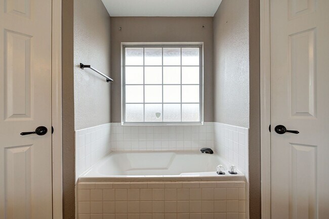 Foto del edificio - Beautiful 3 Bed 2 Bath in Mustang School D...