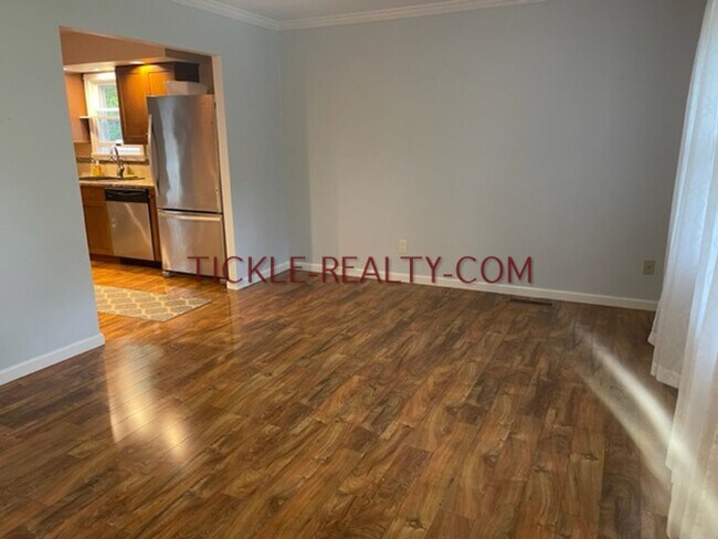 Foto del edificio - 3 Bedroom Ranch - Huge Garage - Fenced Yard