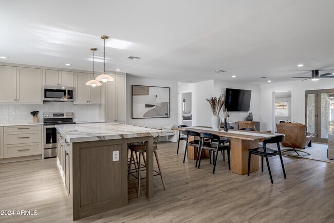 Foto del edificio - 4824 W Waltann Ln