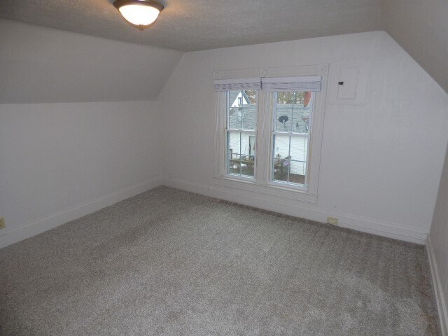 Sala de estar - 1037 Bluff St