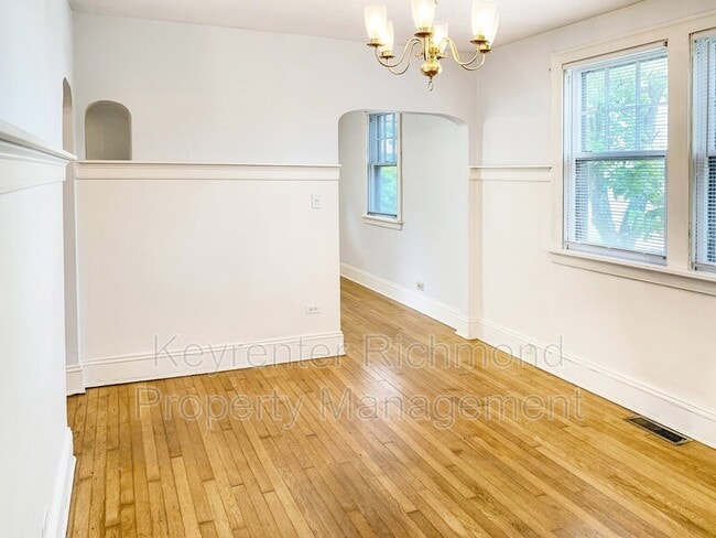 Foto del edificio - 2517 Kenwood Ave