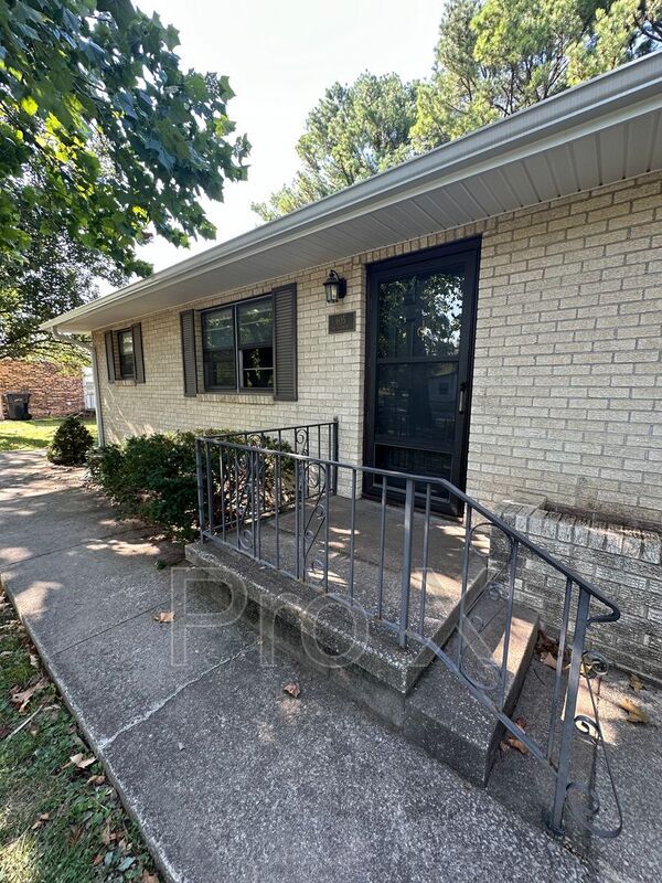 Building Photo - 601-607 Meadowmere