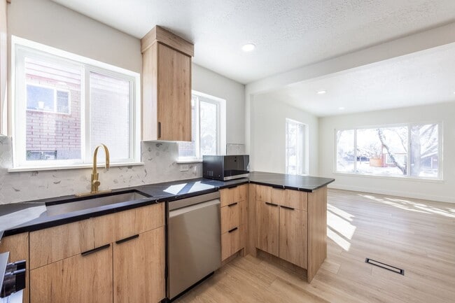 Building Photo - Beautifully Updated 3-Bedroom Home with Modern Upgrades & Spacious Backyard