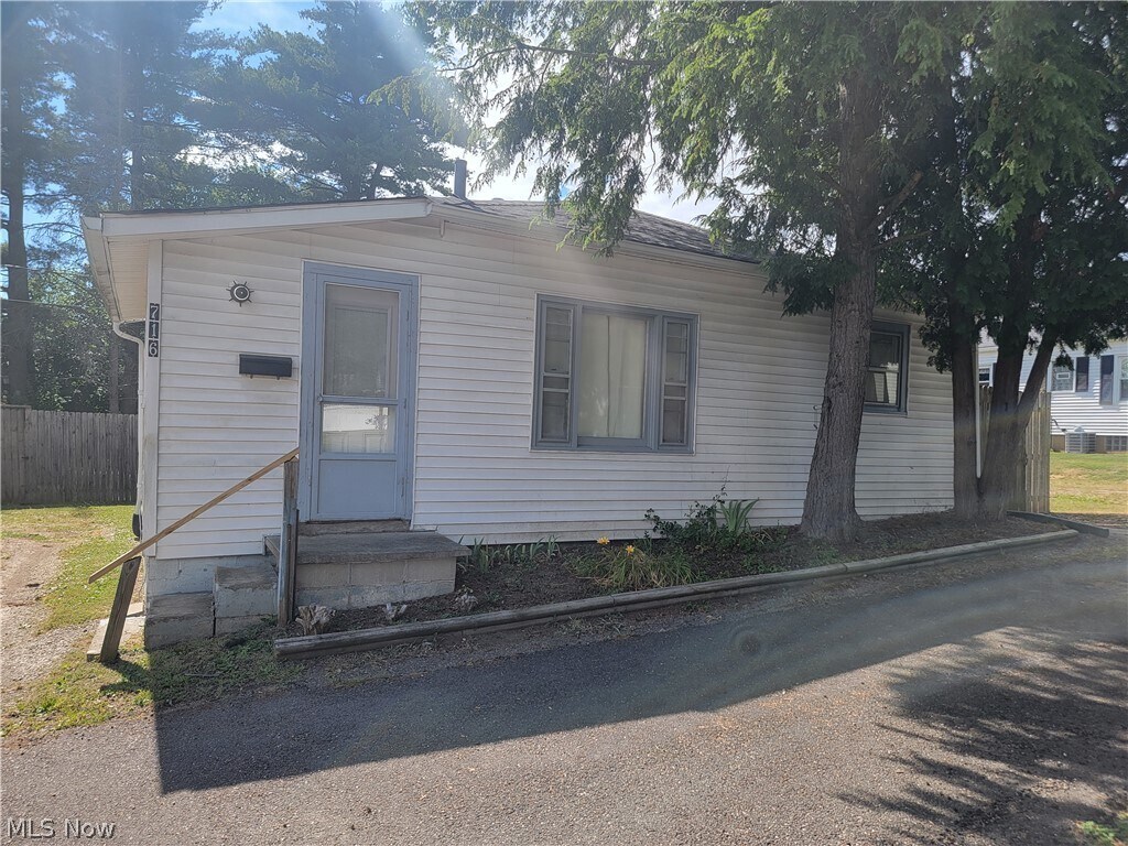 Primary Photo - 716 N 5th St