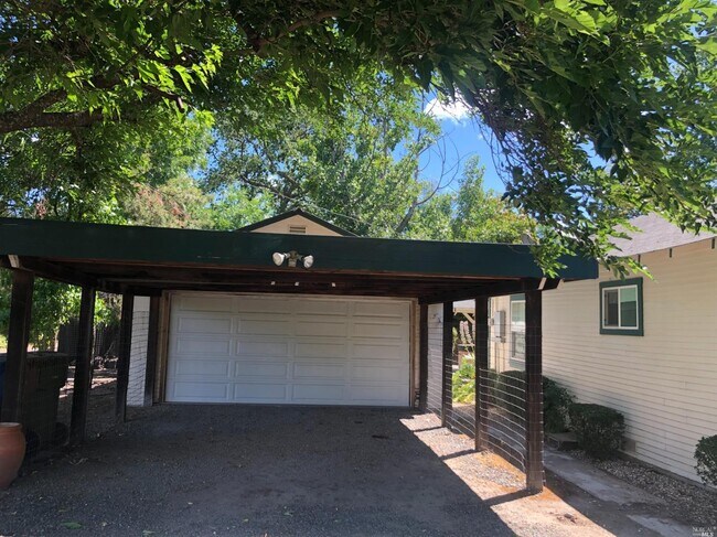 Foto del edificio - 7738 St Helena Hwy