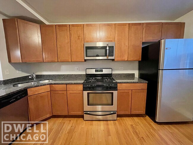 Foto del edificio - 6435 N Damen Ave