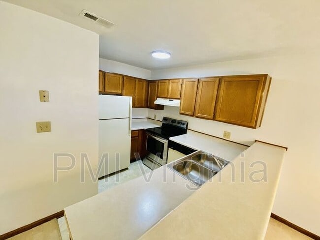 Building Photo - 3560 Clover Meadow Dr