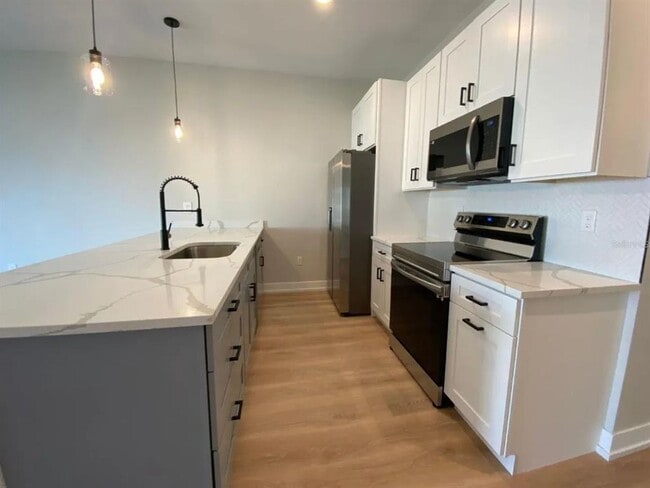 Foto del edificio - 10524 Pendleton Ave
