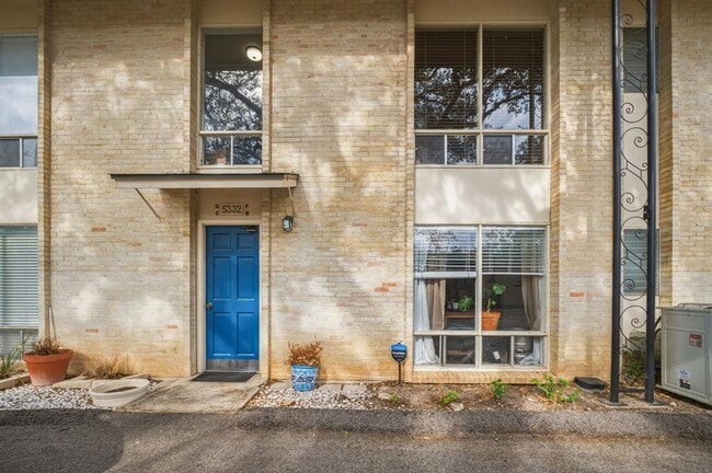 Building Photo - 5332 Balcones Dr