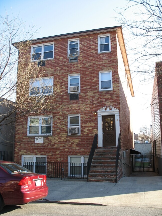 Building Photo - 8 Reeve Pl
