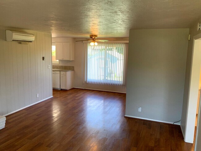 Foto del edificio - Cal Young neighborhood duplex