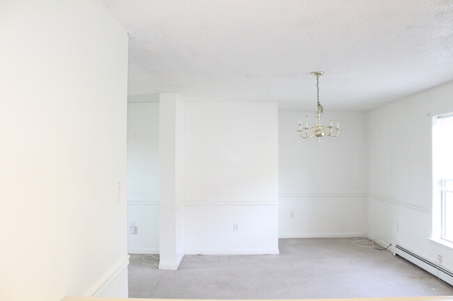 Building Photo - 18 S Cherry St