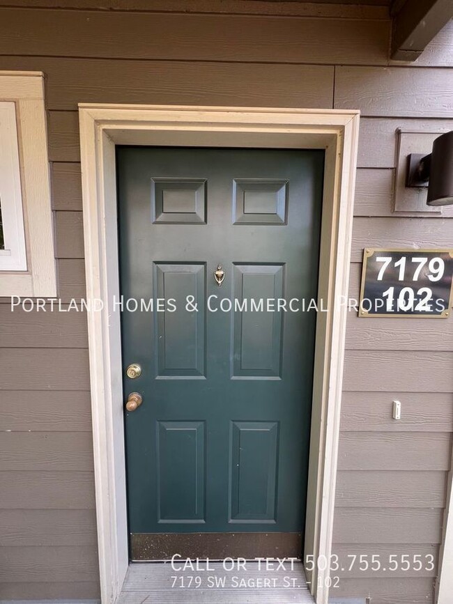 Building Photo - 2 Bedroom Condominium