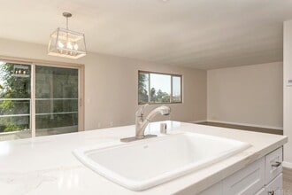 Building Photo - 3625 Vista Oceana