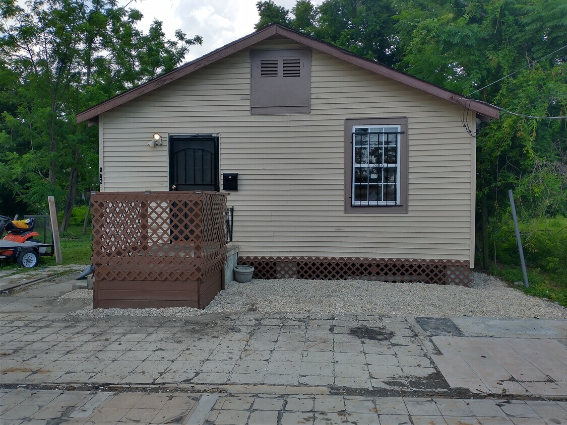 Primary Photo - 8824 Belfast St