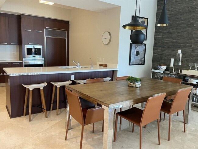 Foto del edificio - 15901 Collins Ave