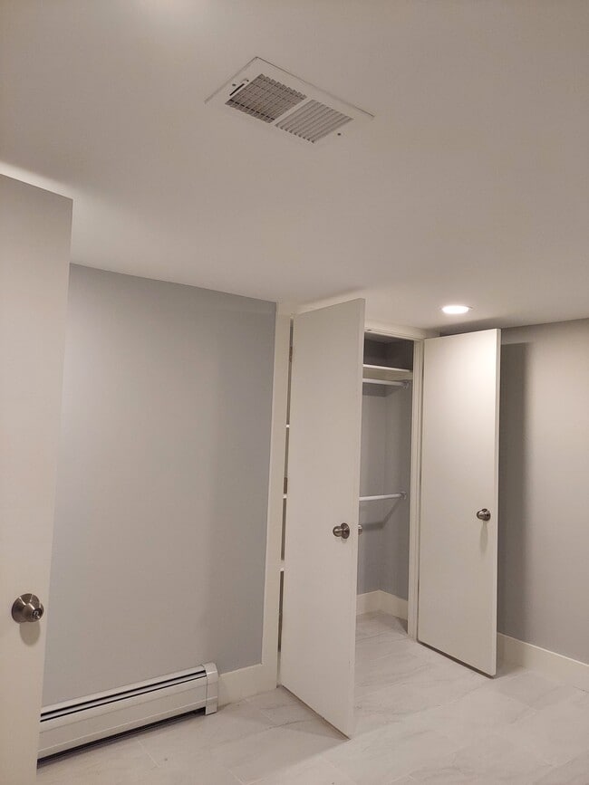 Foto del edificio - 577 Dewey Ave