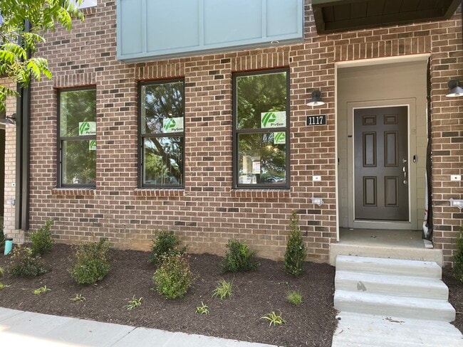 Building Photo - 1117 N Lombardy St