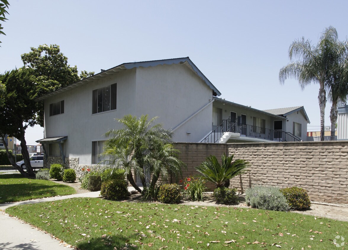 Foto principal - 2001 E Whiting Ave
