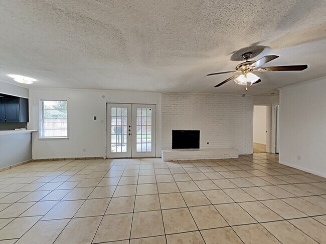 Building Photo - 2824 Wren Ave