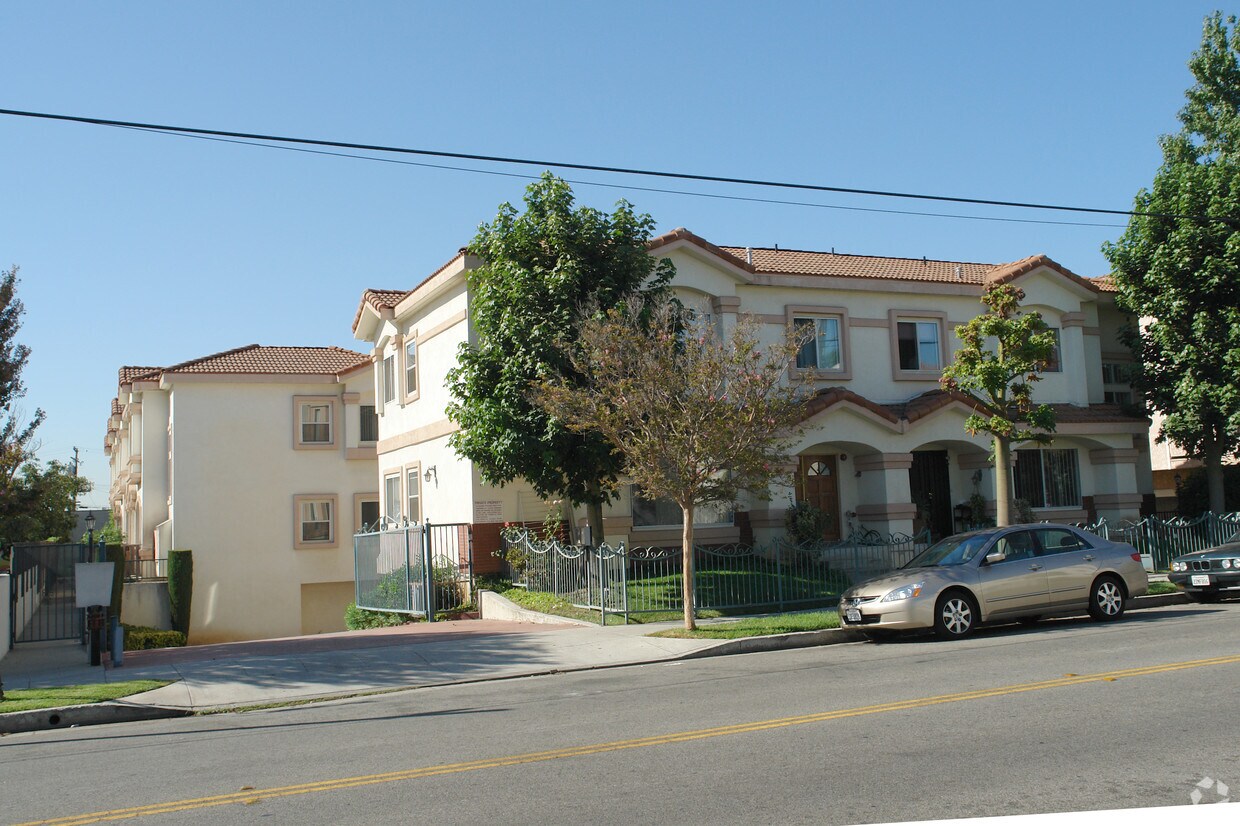 Primary Photo - 400 E BROADWAY