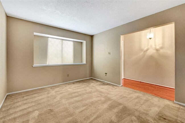 Foto del edificio - 8402 Garden Parks Dr