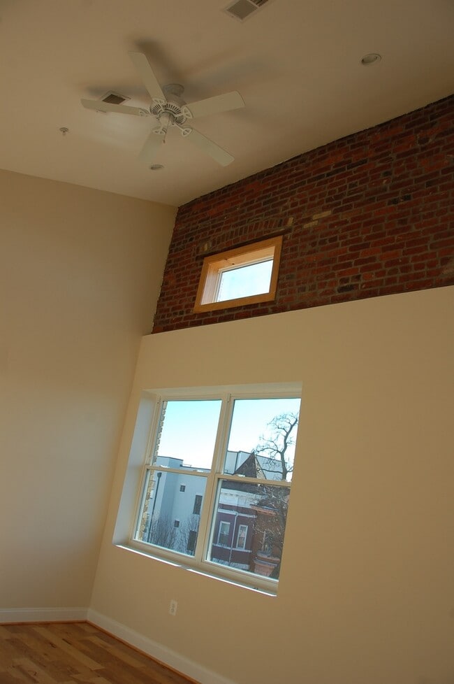 Building Photo - 1319 Park Rd NW