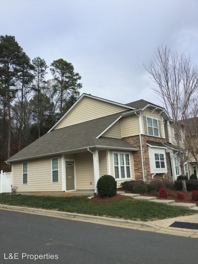 Foto principal - 501 River Park Rd