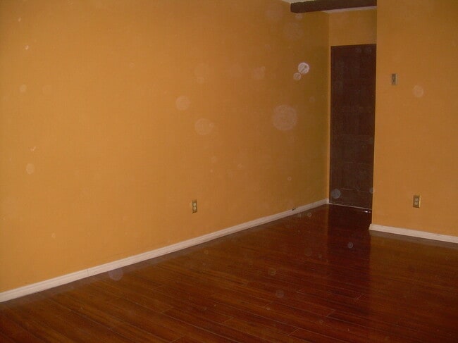 Building Photo - 727 N Eucalyptus Ave