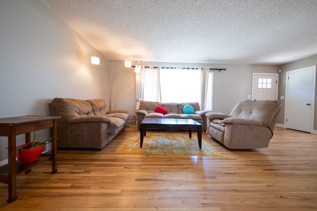 Building Photo - 9924 Columbus Ave S