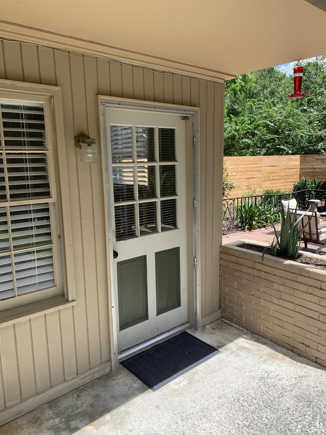 Separate private entrance - 106 Holly Dr