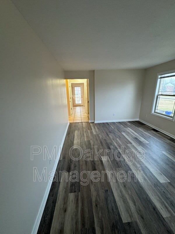 Foto del edificio - 749 Charlton Ct