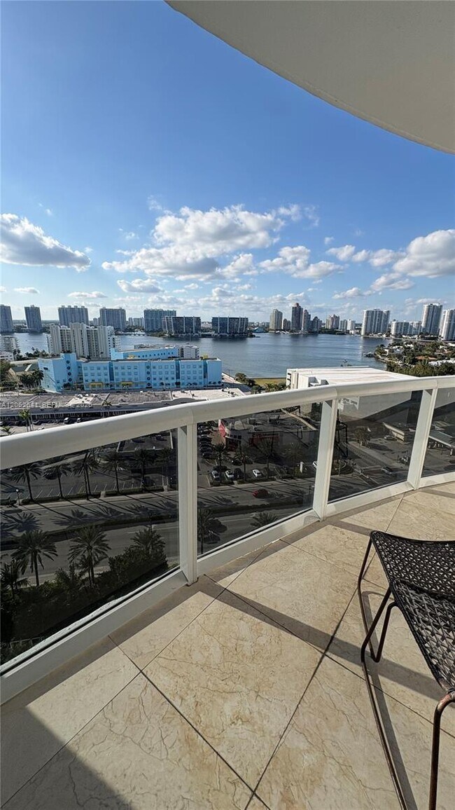 Foto del edificio - 18201 Collins Ave