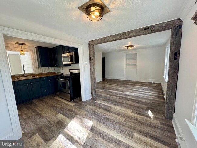 Foto del edificio - 14 W Main St