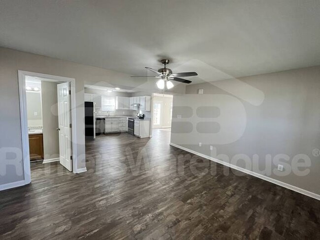 Building Photo - Beautiful & Newly Renovated 3 Bedroom/2.5 ...