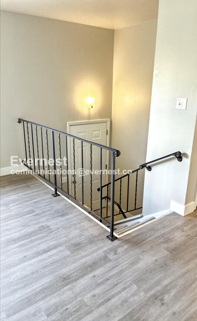 Foto del edificio - 2430 W Stuart St