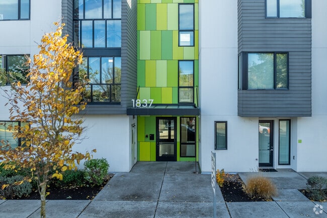 Building Photo - The Andy