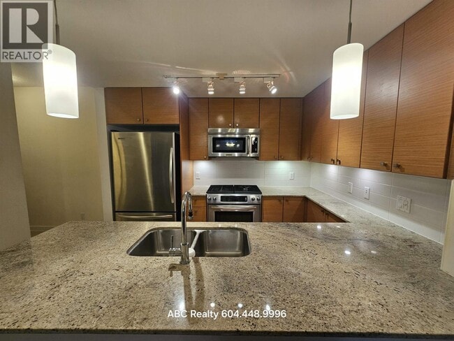 Building Photo - 7362-7362 Elmbridge Way