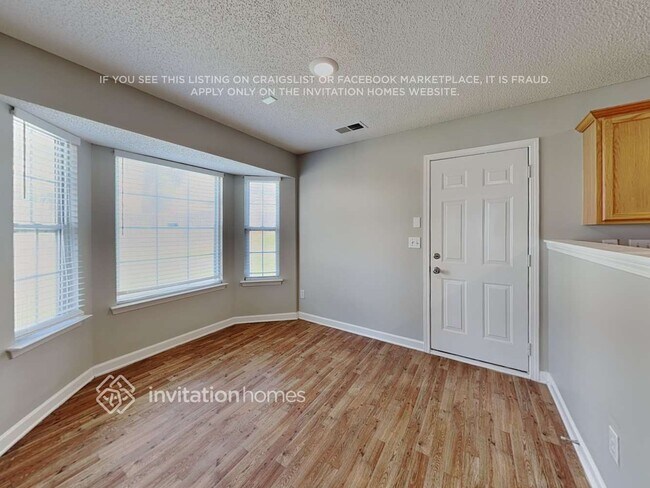 Foto del edificio - 15250 Leslie Brooke Rd